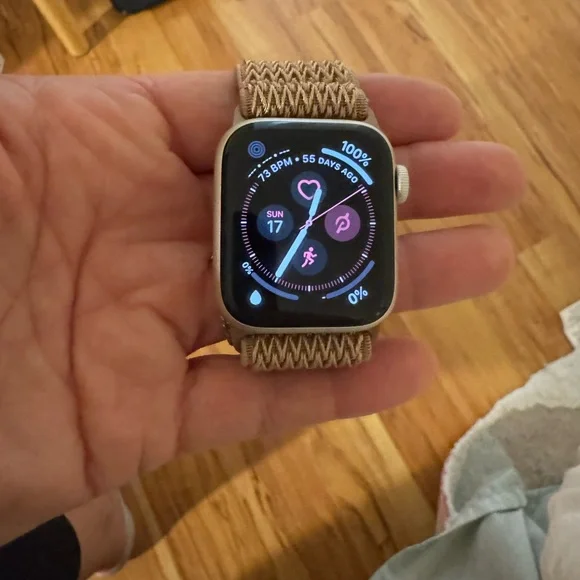 Apple Watch SE (2nd gen) 40mm - Picture 2 of 5